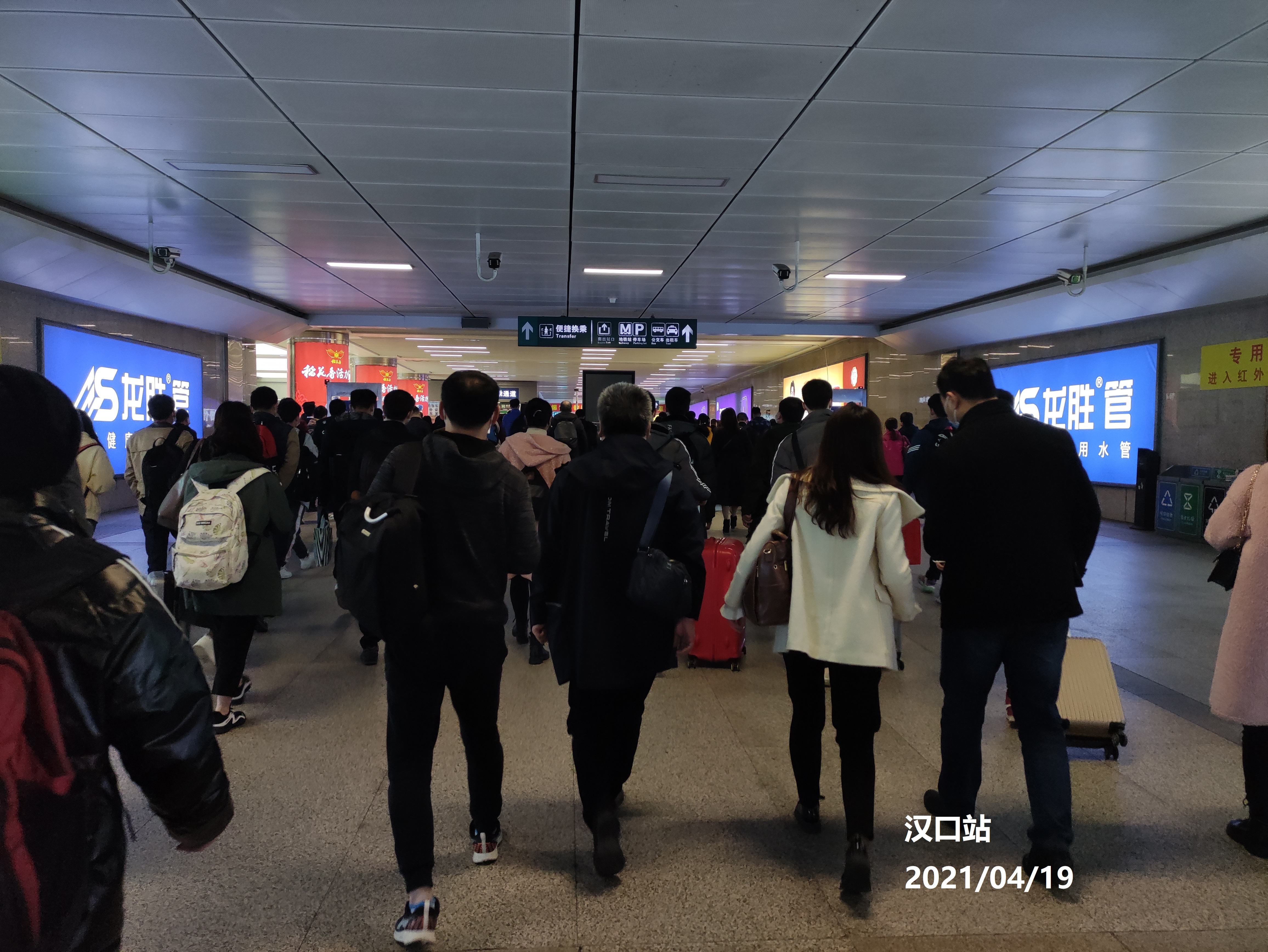 乐鱼体育在线（中国）官方登录入口高铁广告50城同步上线，刷屏亿万人！