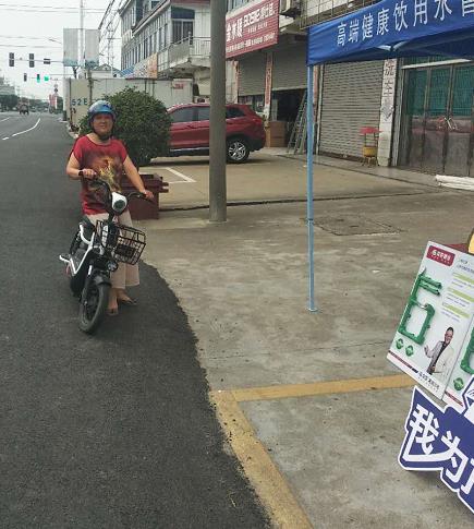 乐鱼体育在线（中国）官方登录入口海安运营中心助力“一盔一带”，赠千顶安全盔以践行社会责任