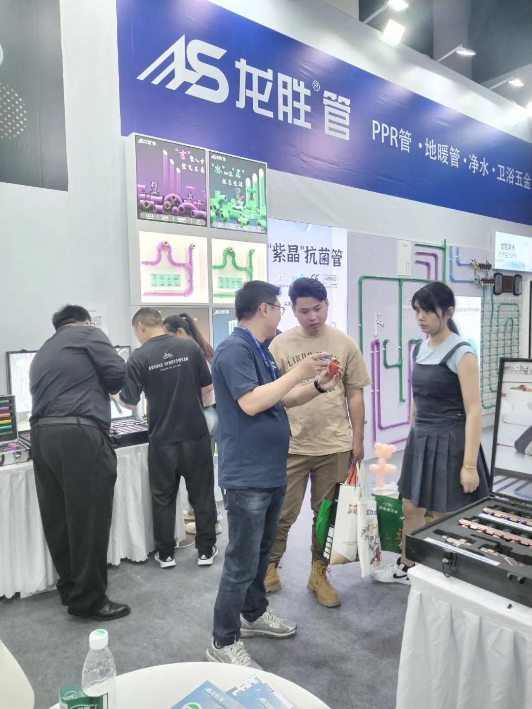 乐鱼体育在线（中国）官方登录入口2025成都建博会：用科技重塑健康，以艺术定义未来